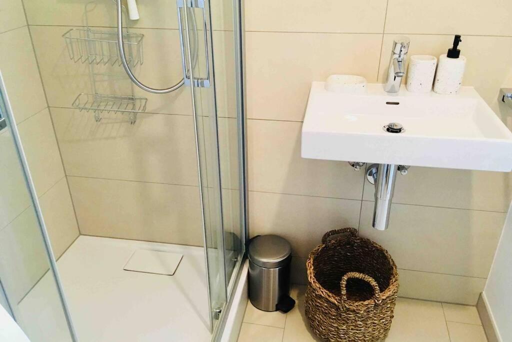 Large Family Retro Flat In City Center- Large Terrace & Garden View, Free Parking Lussemburgo Esterno foto